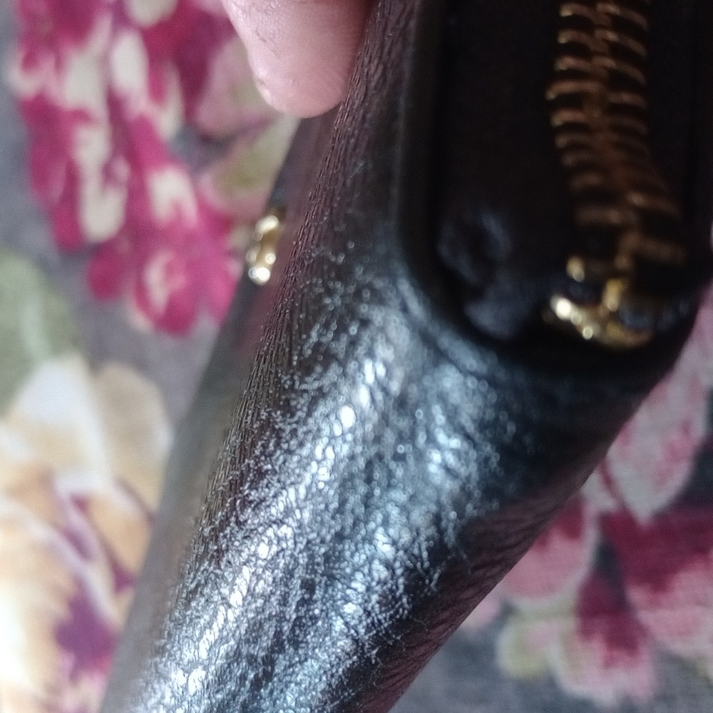 Basic Black Very Sturdy Black Leather Zip Around - image 6